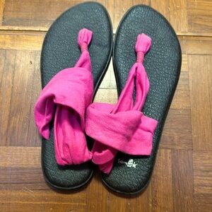 Sanuk yoga sling sandals pink and black